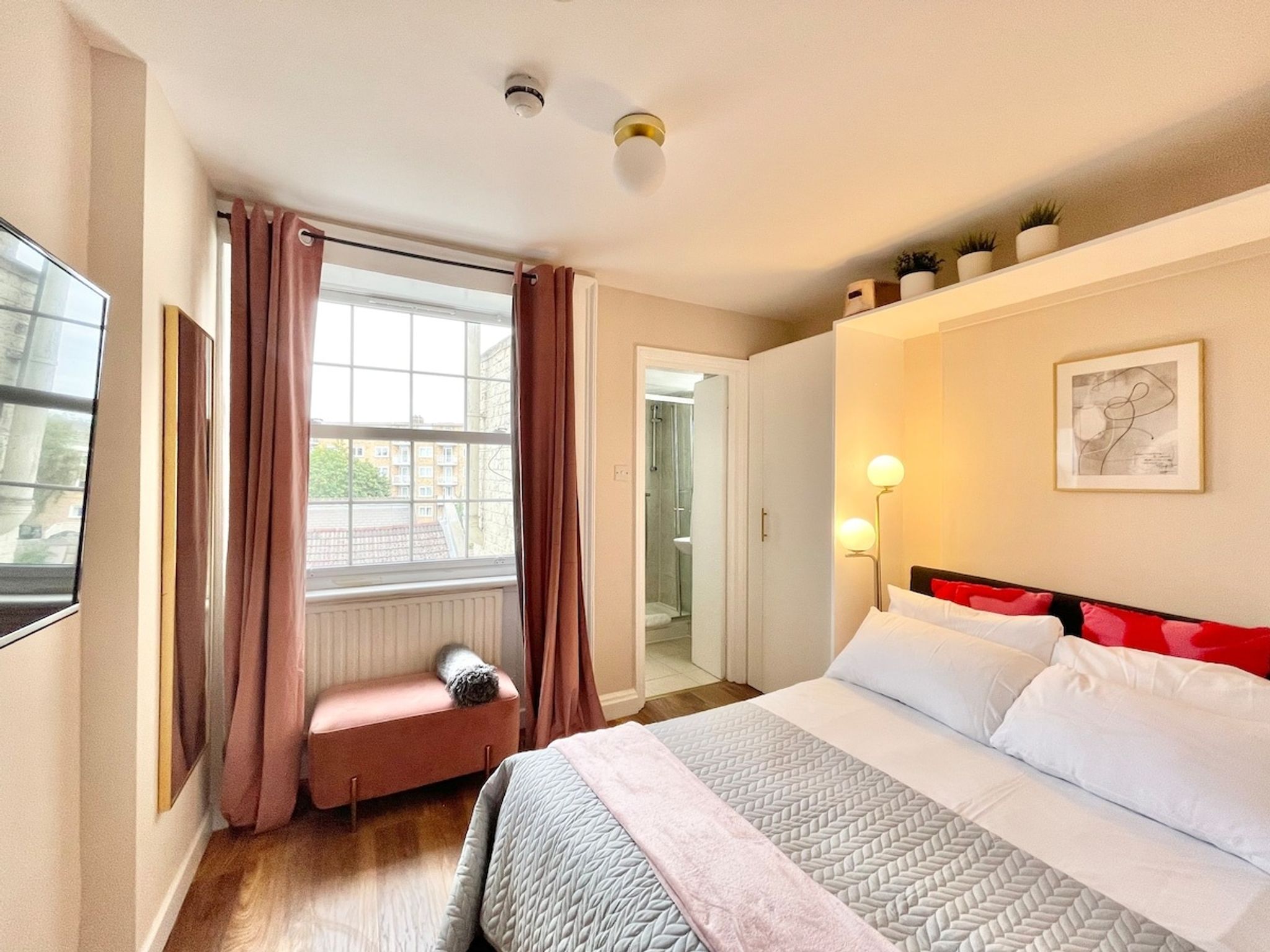 Suite with Private Bathroom in Camden