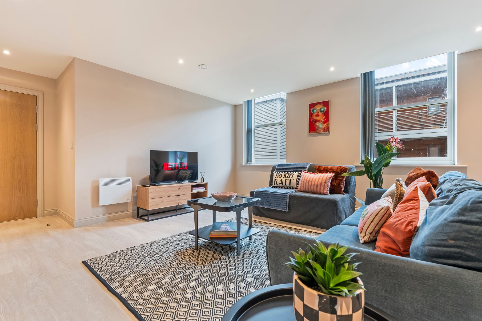 Modern Apartment | Contractors Welcome | Fast WiFi | Sleeps 6