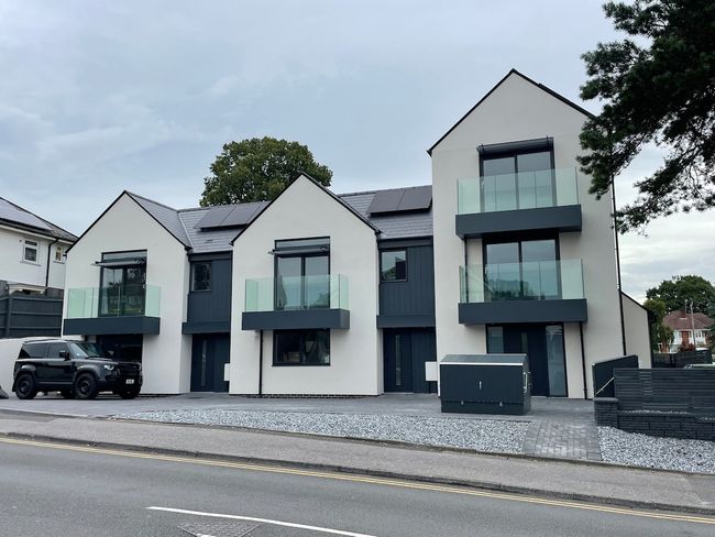 Stunning Brand New House - Sleeps 6 - Free Parking