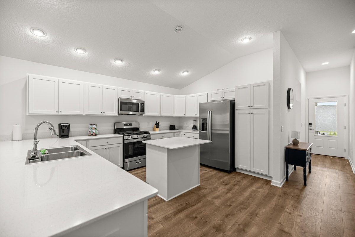 Cozy 2BR Near Eastport Sq. & Middleton | Patio — photo 3