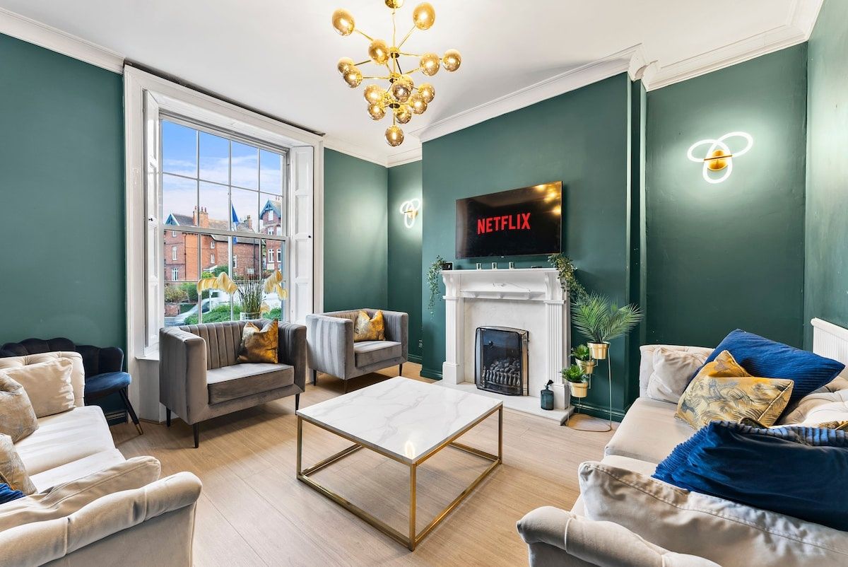 Deluxe 5 Bed In Central Whitby - Parking - Hot tub