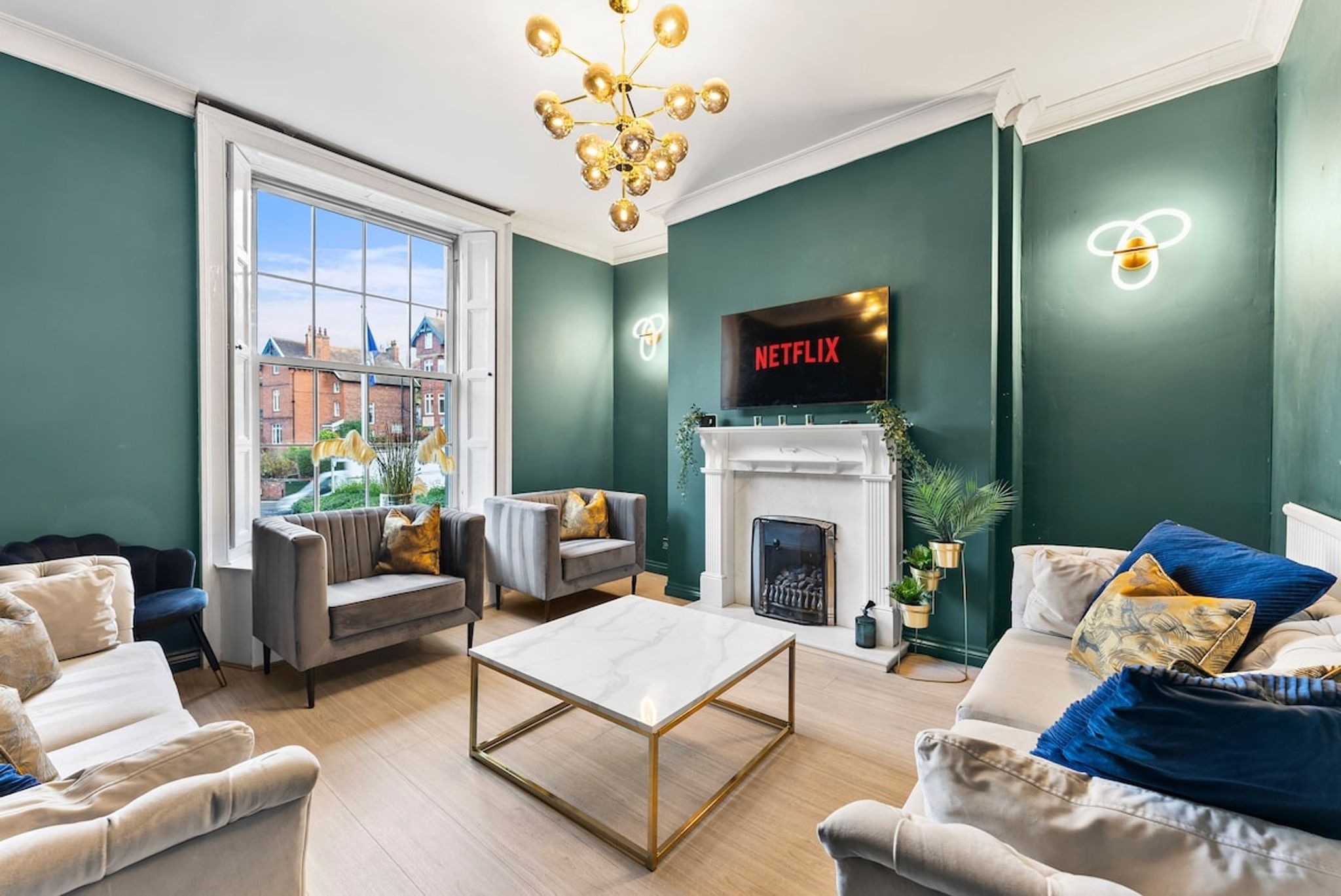 Deluxe 5 Bed In Central Whitby - Parking - Hot tub