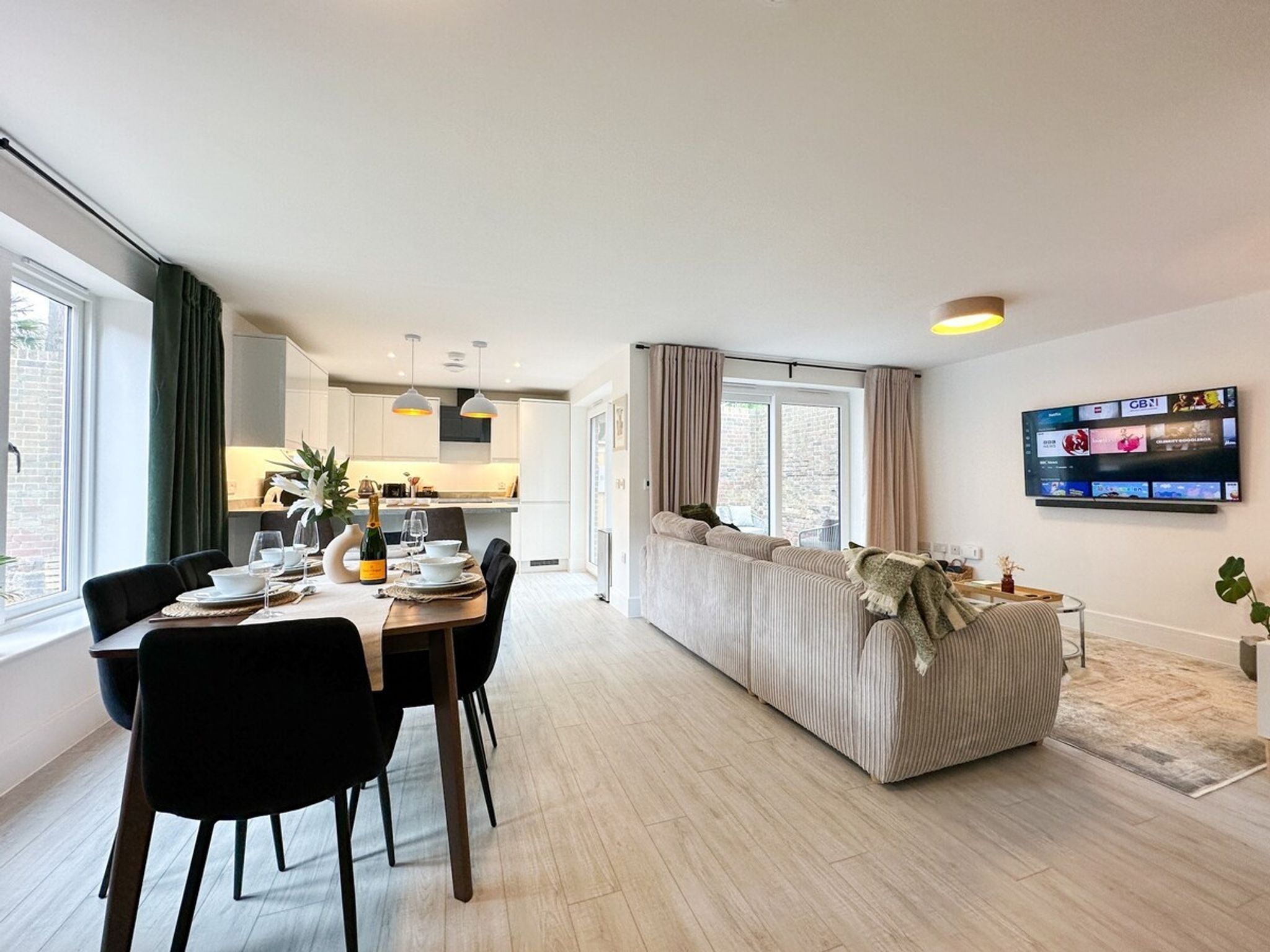 NEW Edwin Bing Mews | City Centre + FREE Parking