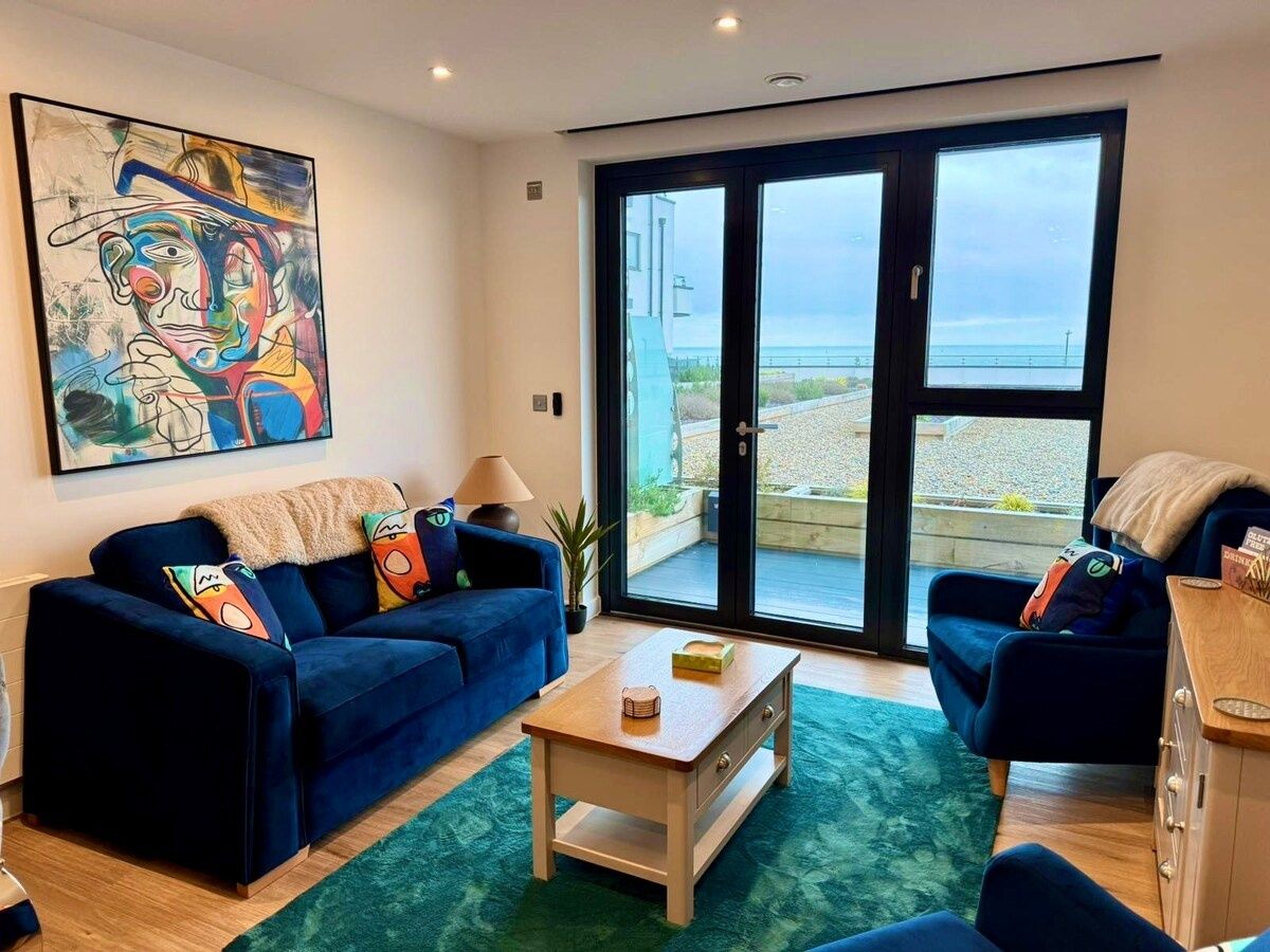 Harbour View | Steps From The Sea | Balcony | Parking