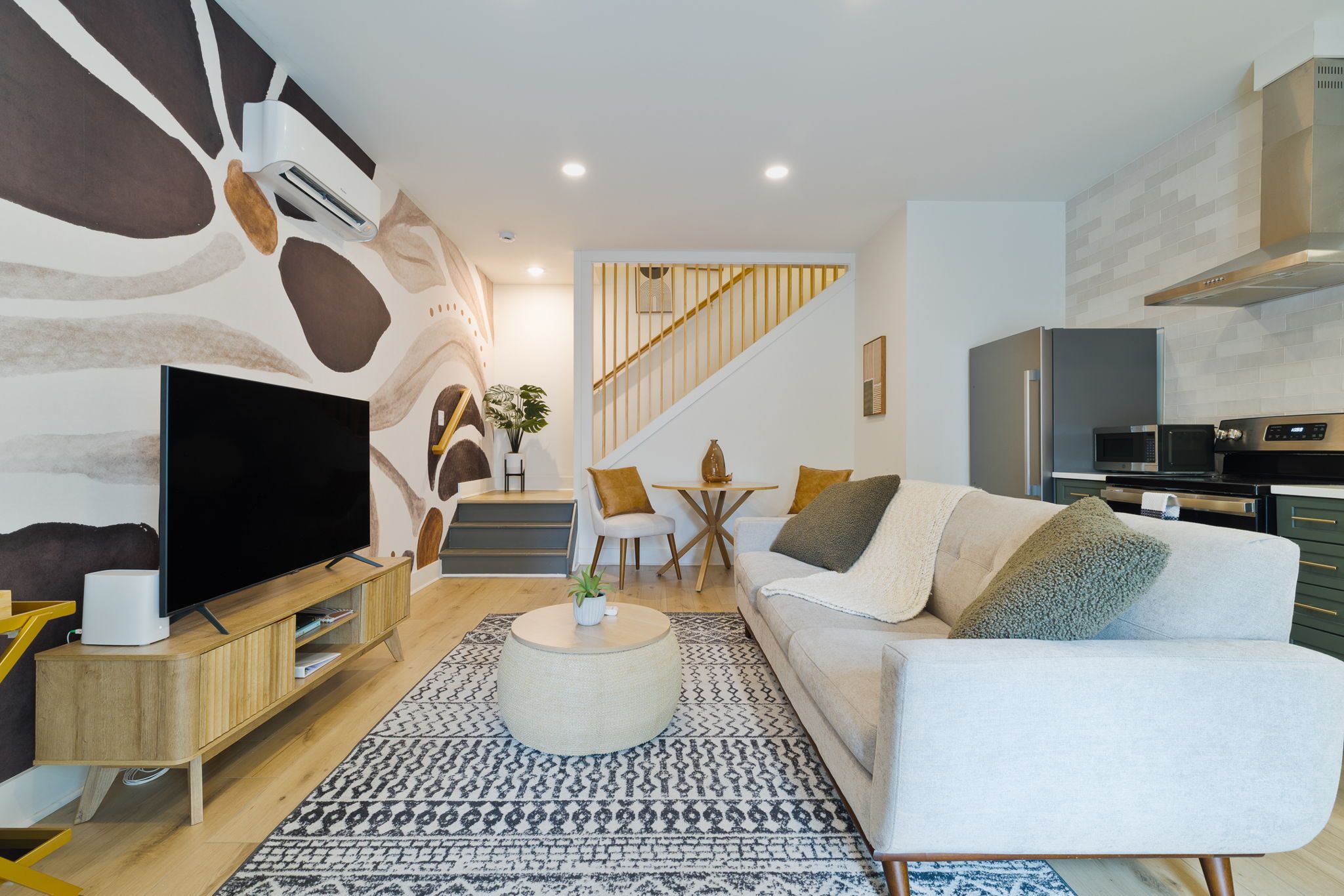 Charming Guest House - Dog Friendly - Parking