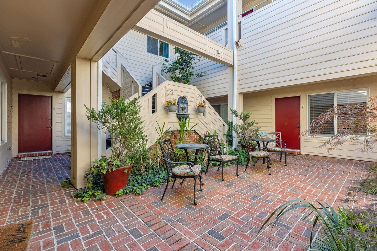 Diamond Courtyard | Historic Downtown | Parking