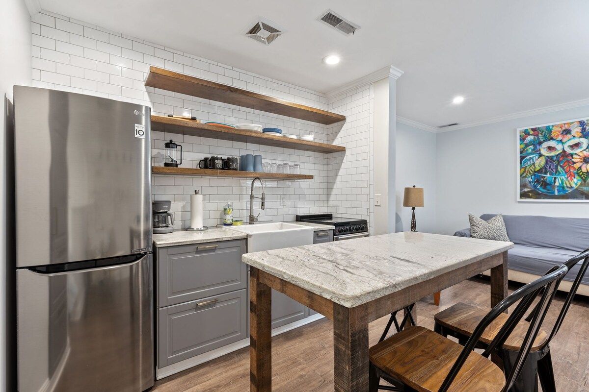 Diamond Courtyard | Historic Downtown | Parking