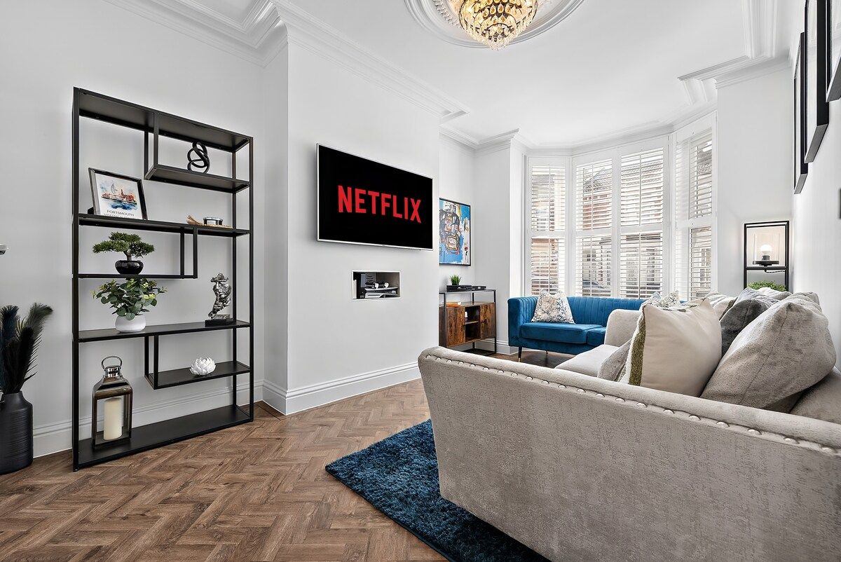 Cosy 3-BR Home w/ Private Garden