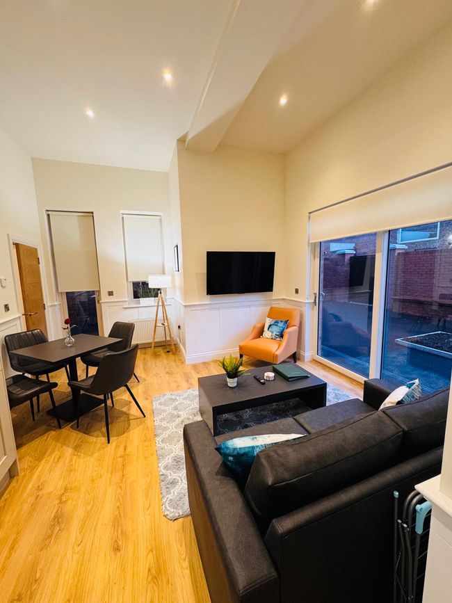 P5 · 1-Bed Near Ormeau Rd • Walk Everywhere