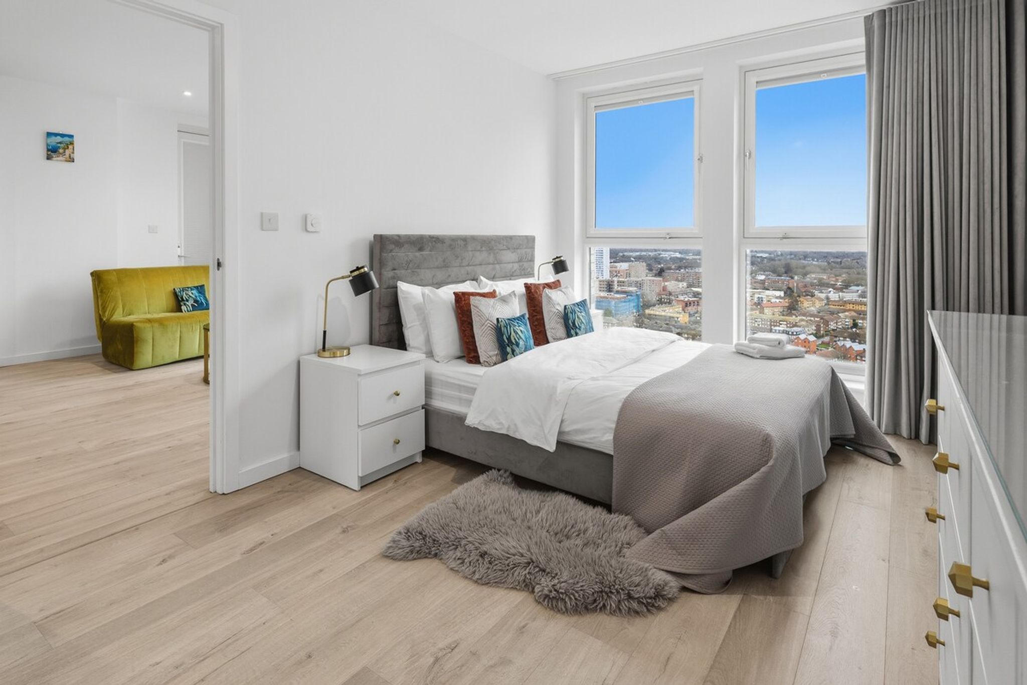 2Bed Riverside Escape Minutes From Canary Wharf