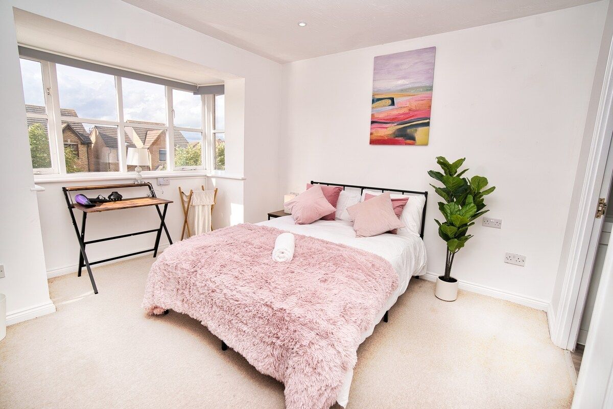 Four bed detached, off-street parking in Monkston