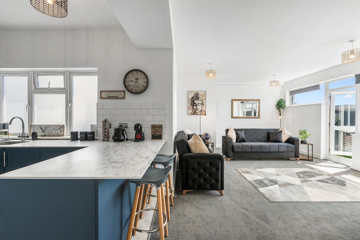 Central Brighton 2 Bed Balcony Sea Views Sleeps 8