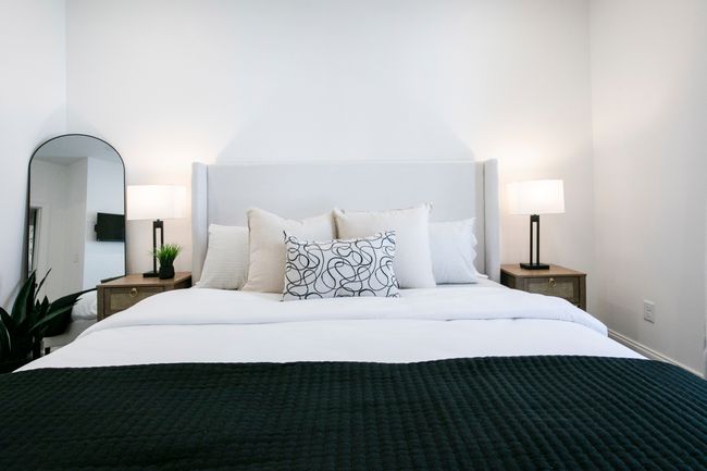 The Hurley, 3BR Luxe Townhouse by VelvetDitchVillas