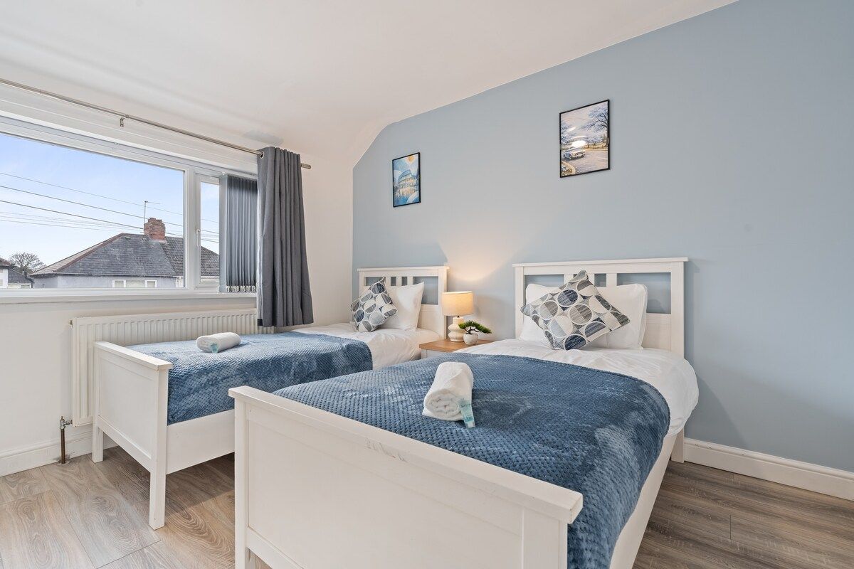 Hyped Properties Serviced House for Professionals At Wolverhampton