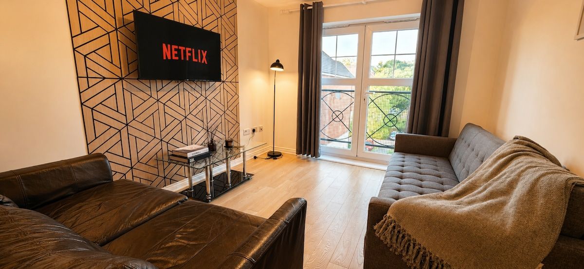 Central Bolton, 2 BR, Sleeps 6, Free Parking