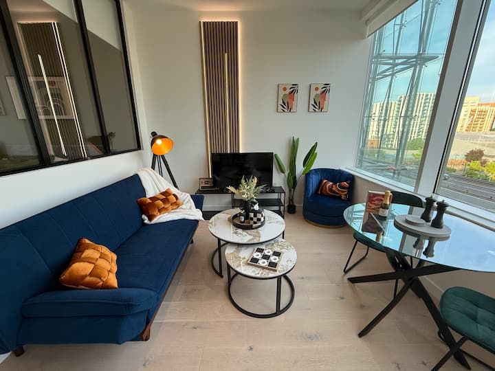 Luxury Flat | Sleeps 4 | Parking | Gym | Workspace