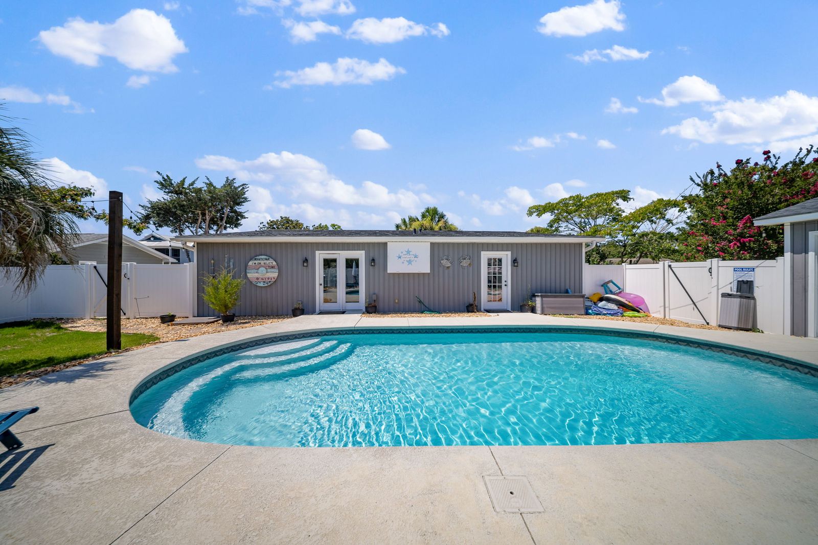 The Oasis - Heated POOL - Tiki Bar - Beach Life!