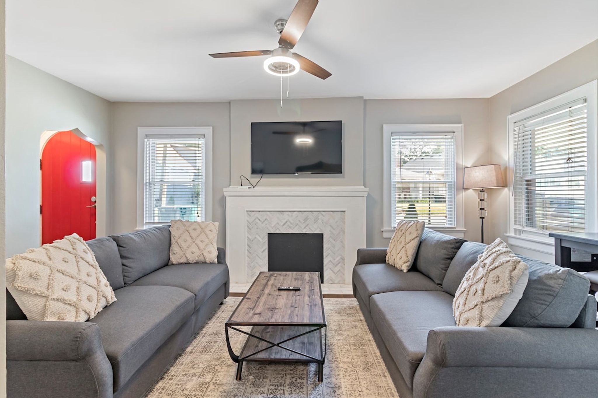 Cheerful 4-bedroom w/ first floor master