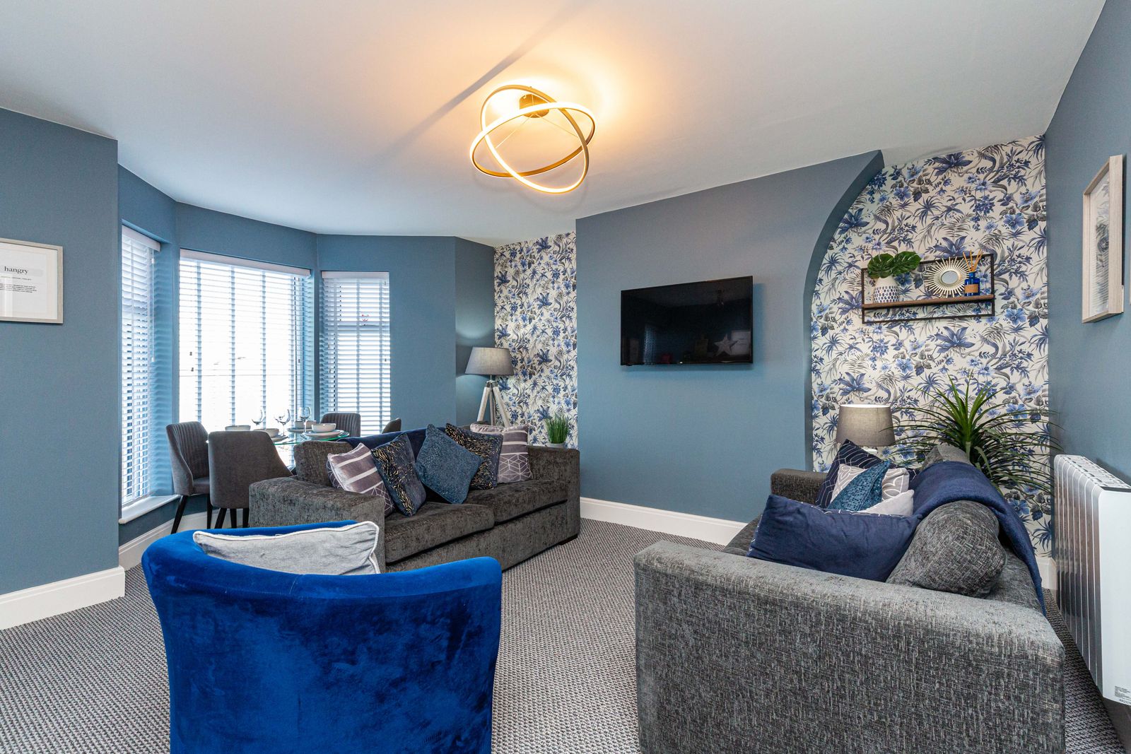 Modern Seafront 2 Bedroom Apartment - Brand New
