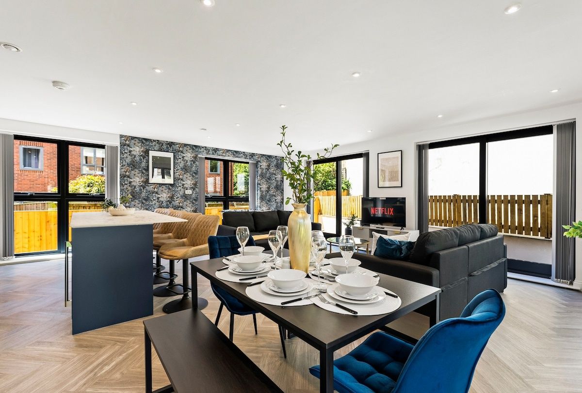 Stylish Abodes in Leeds - Sleeps 18