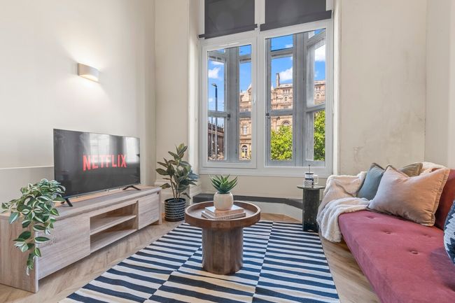 Stylish Flat in Central Leeds with Mezannine Room