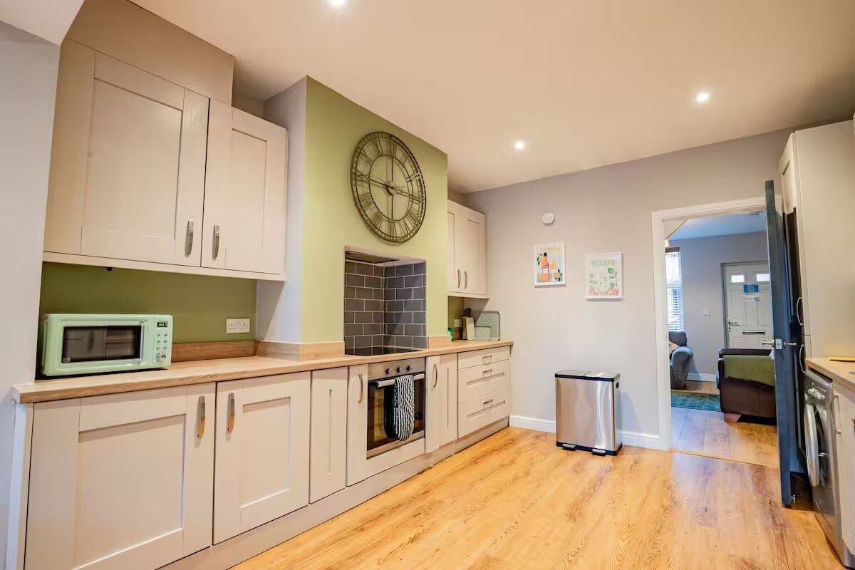 2 Bedroom Stylish Home In Central Worcester