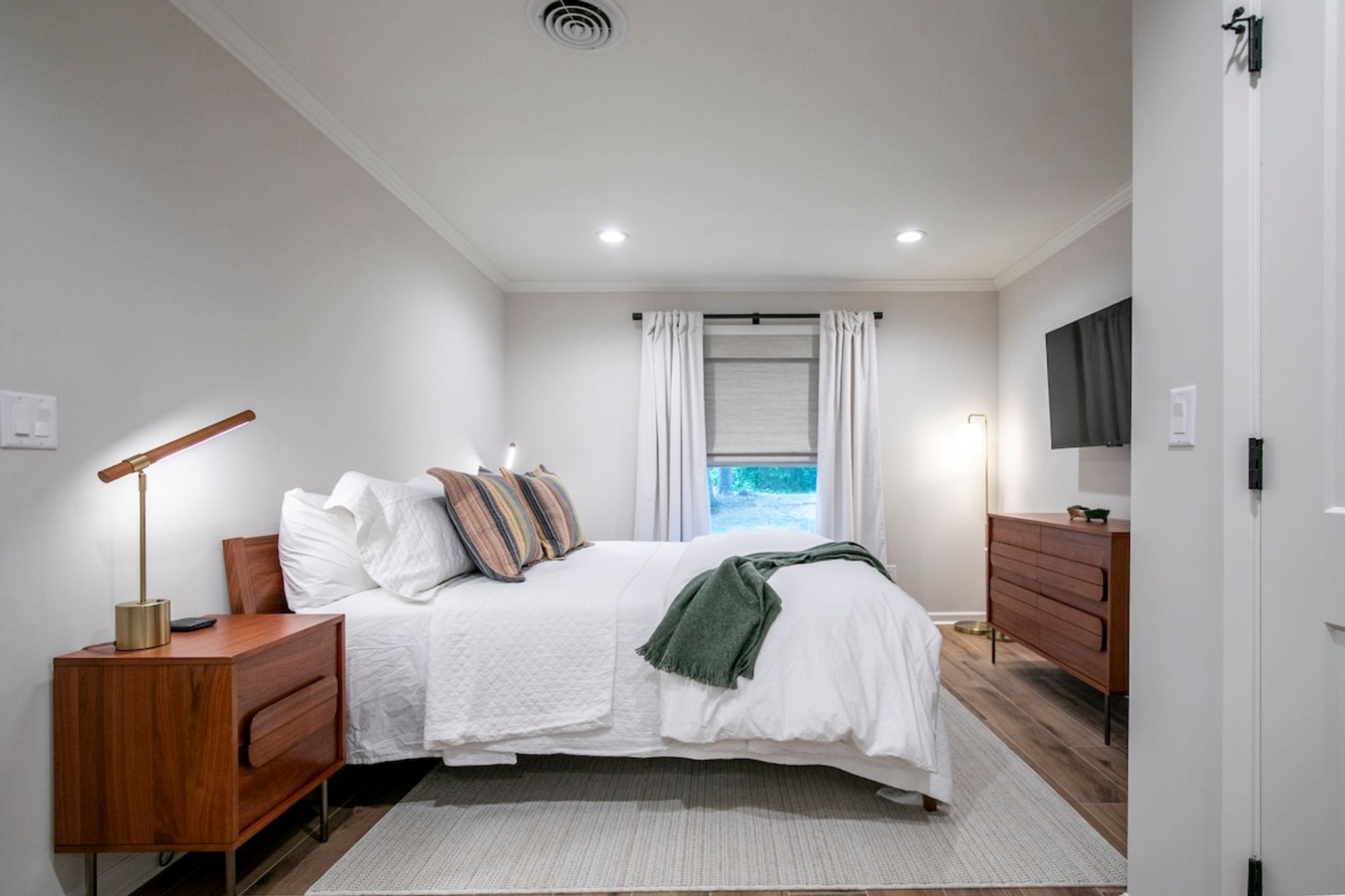 The Square Unit 4, Cozy 1 BR by VelvetDitchVillas