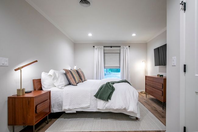 The Square Unit 4, Cozy 1 BR by VelvetDitchVillas