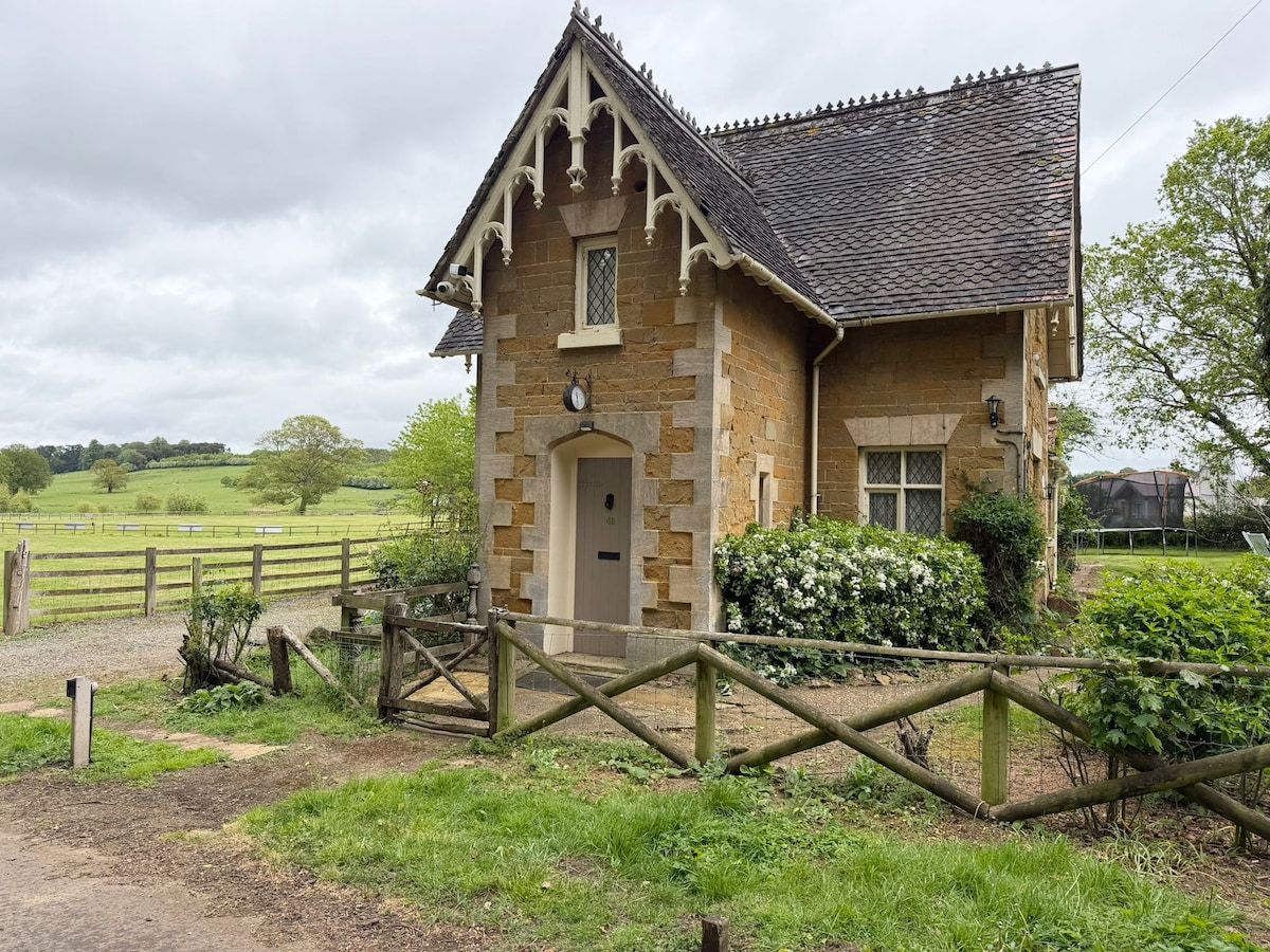 Charming 2-Bedroom House | Belvoir Castle Grounds