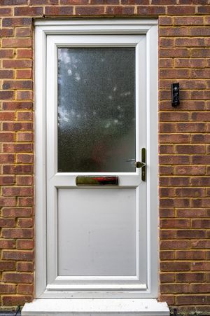 10880