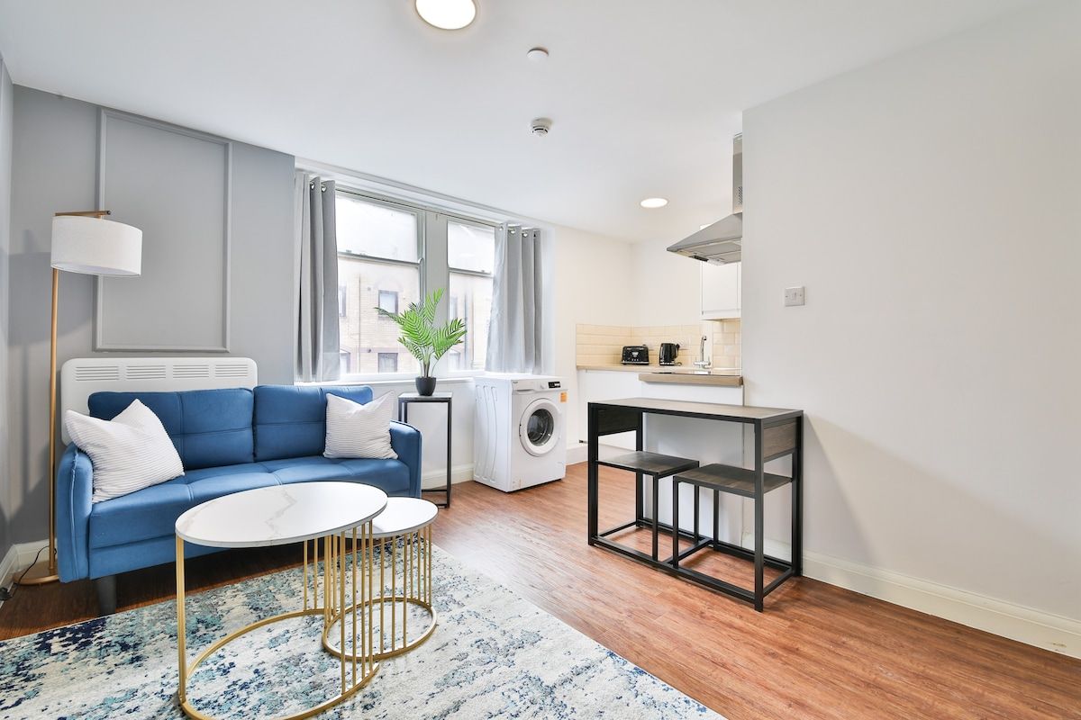 Luxury City Centre Apartment | Walk to Stadium