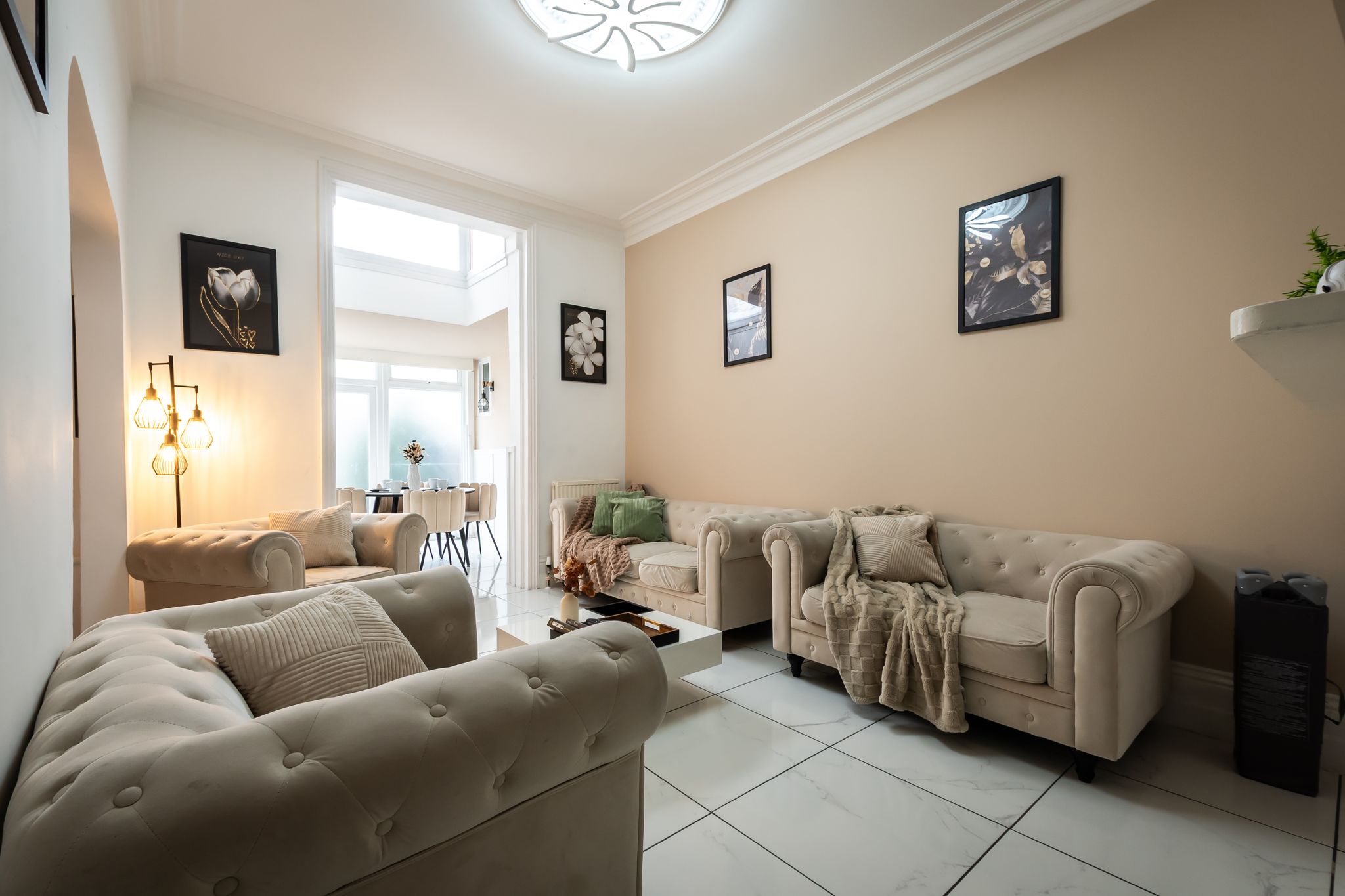 Open Mind Property - HotTub, 8 Beds & 2 Car Spaces