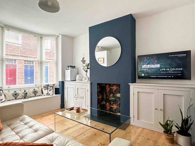 2 Love Lane | Cosy + Modern City Centre Oasis