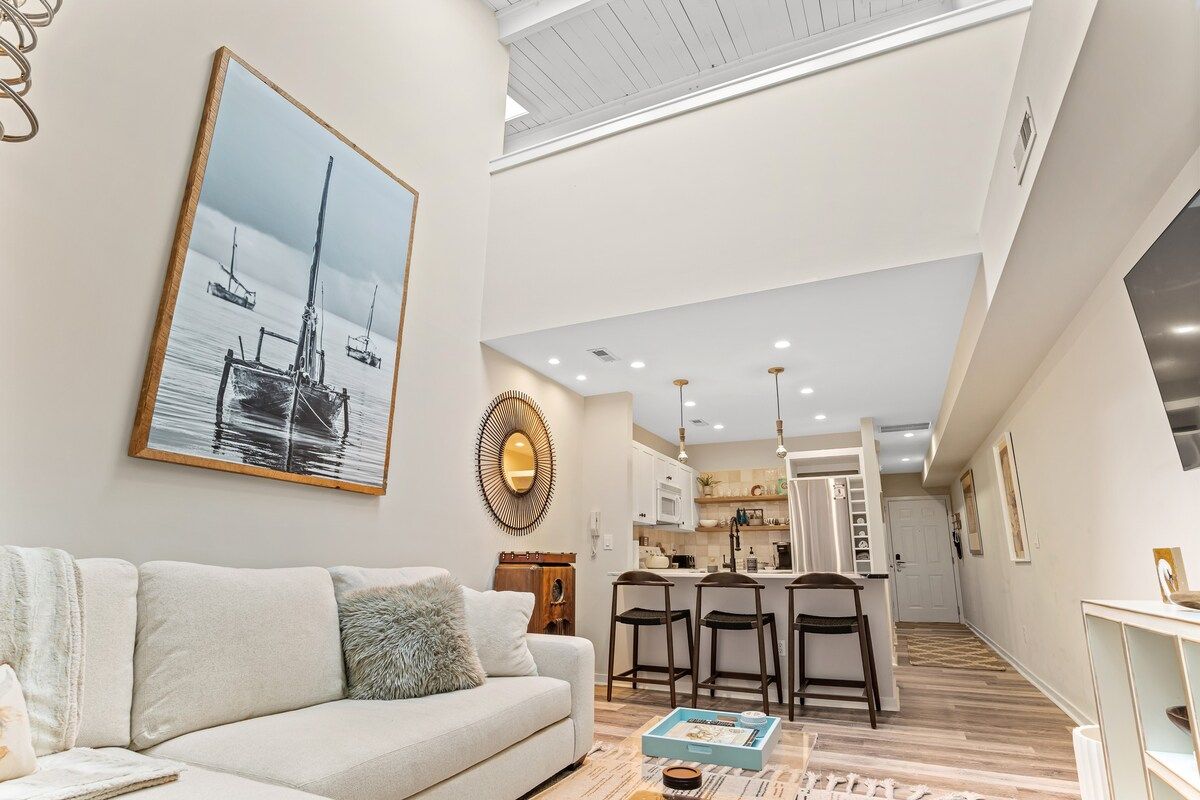 Chic Downtown Loft - Parking - Central New