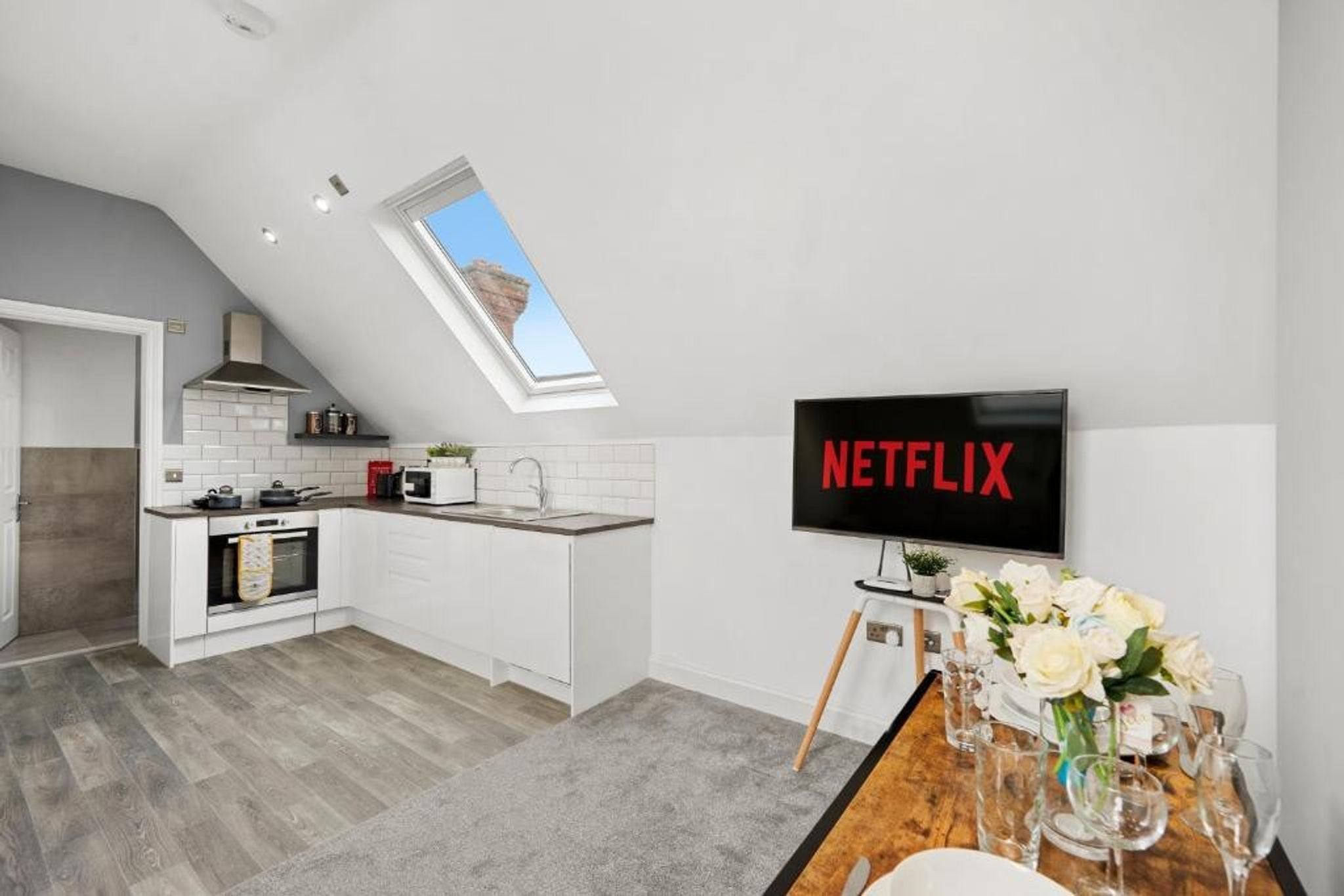 Great Maidstone Flat with Parking - Sleeps 3