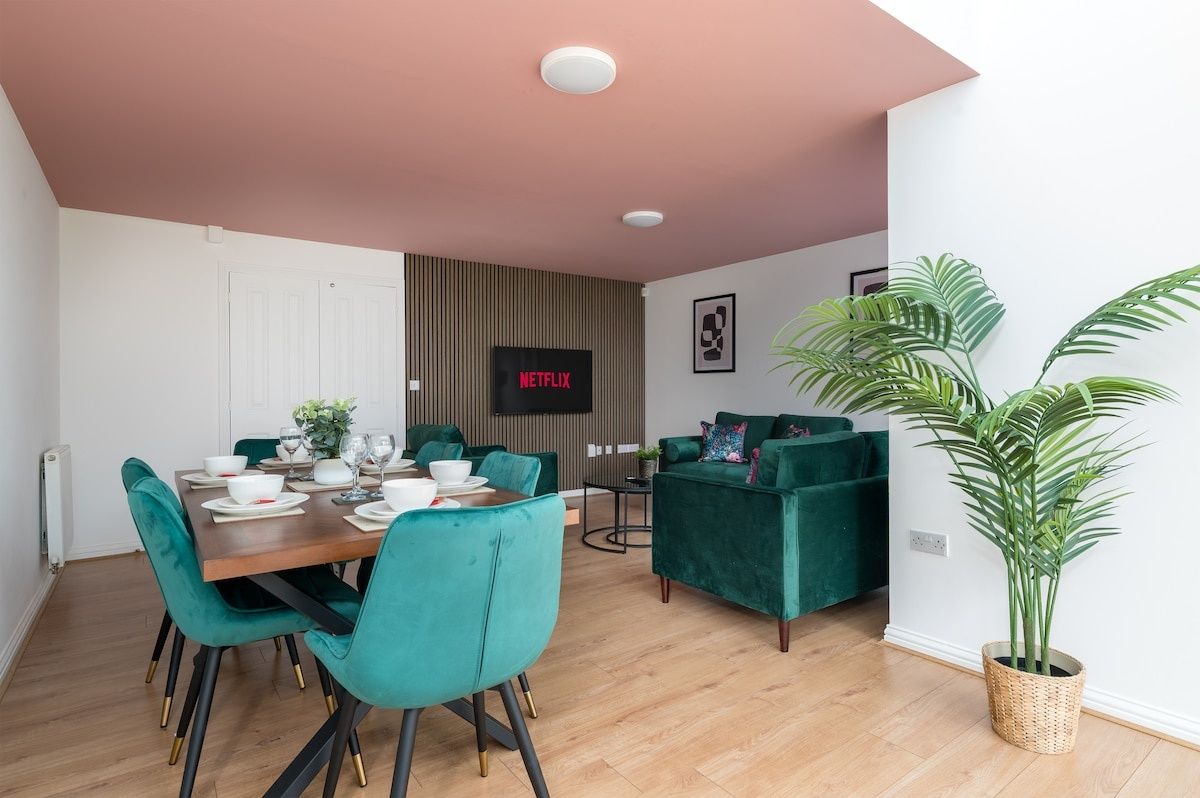 5BR Modern House | Parking | M1