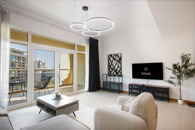 Spacious 1 BR in Shoreline Near Palm Mall