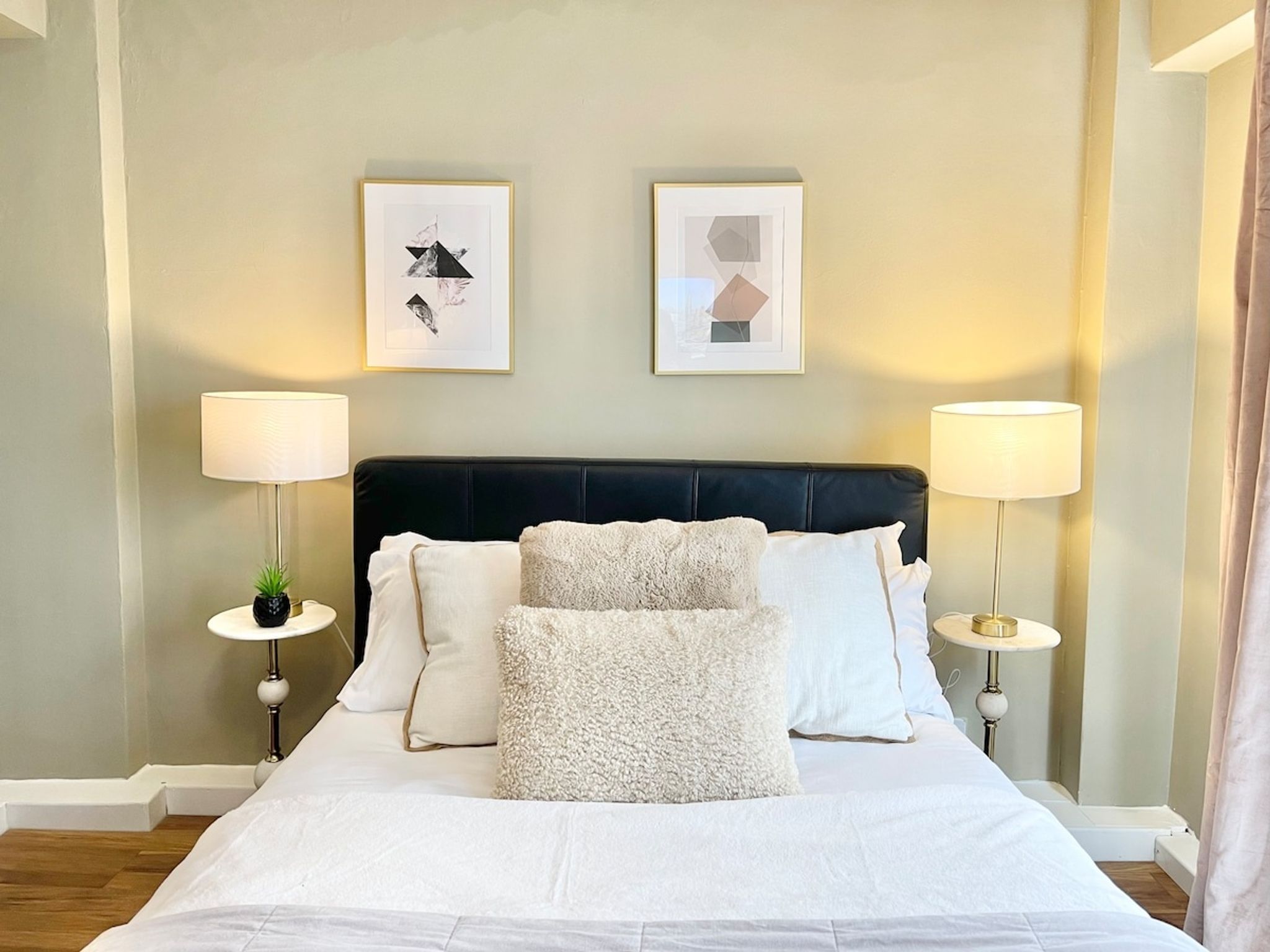Spacious studio flat next to Earl’s Court Station