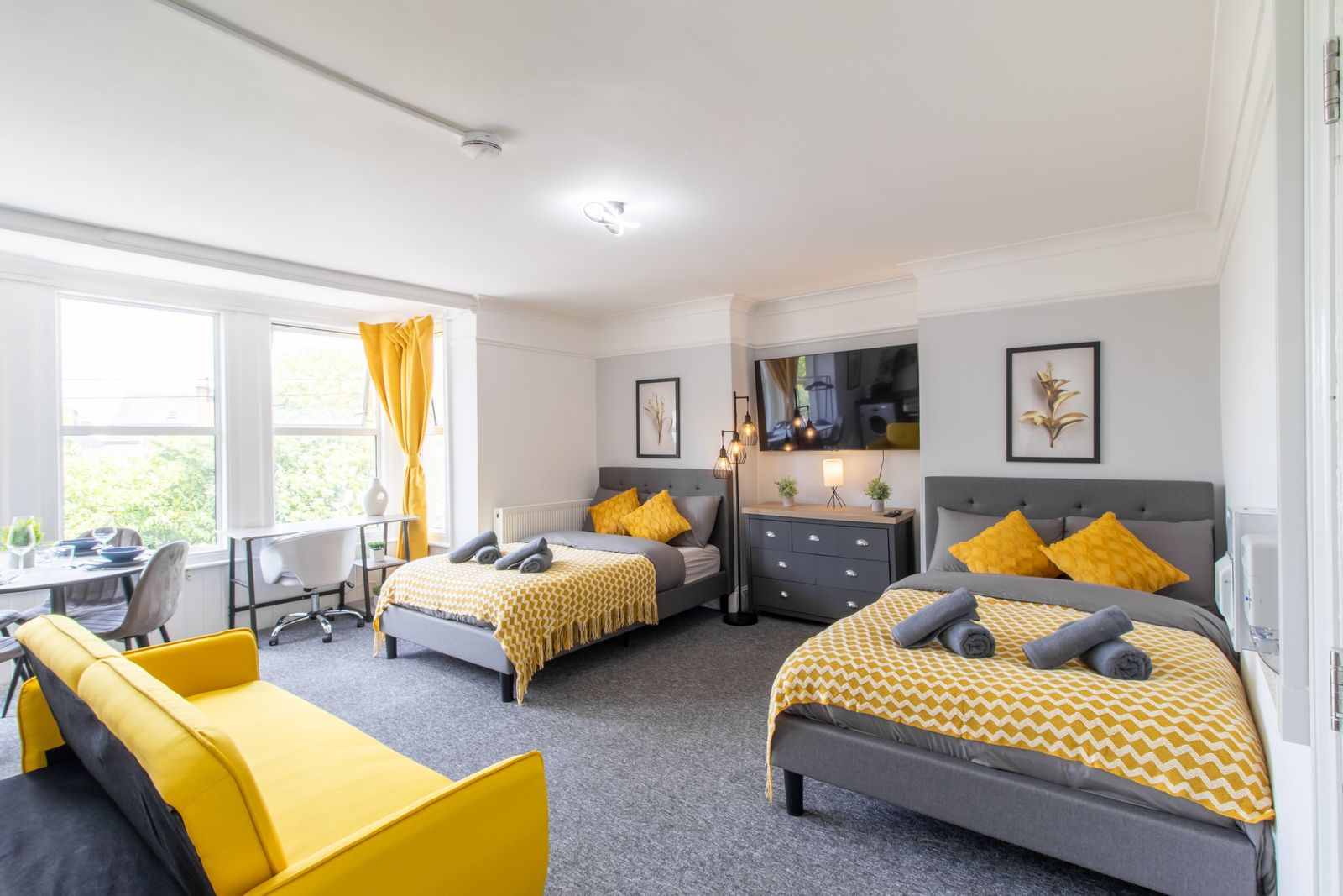 Southsea Studio with 2 Double Beds and Parking