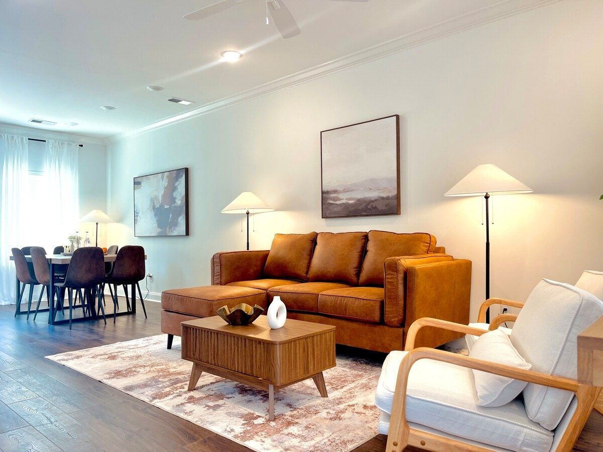 The Meadow, 3BR Townhome by VelvetDitchVillas