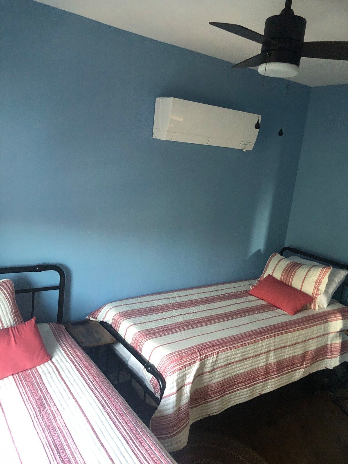 Tipton, IN Hotel-downtown w/ private bed/bathroom