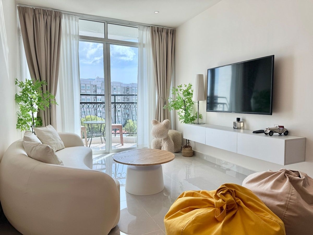Luck Modern Minimalist 3BR, Sea View, 6 Pax