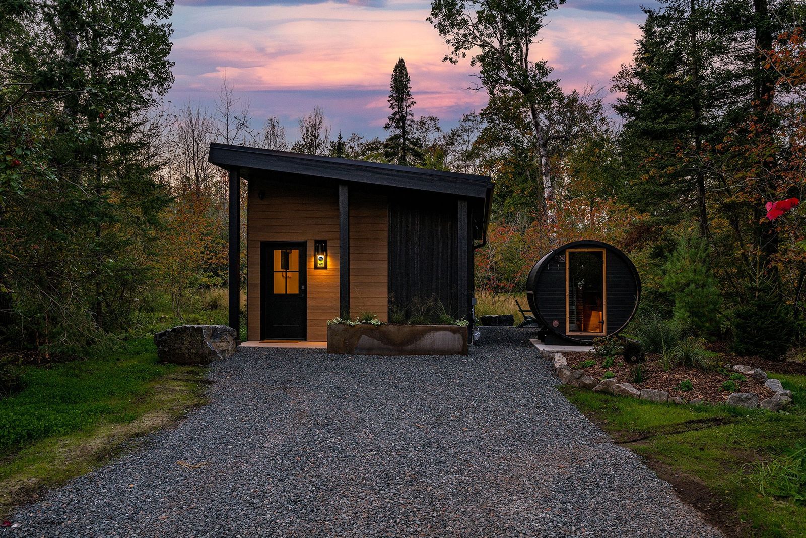 Wildernest Cabins #4 · Private Sauna + Fireplace