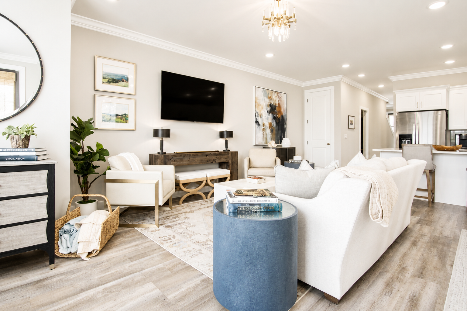 The Archer, 2mi - SQ + Pool by Velvet Ditch Villas