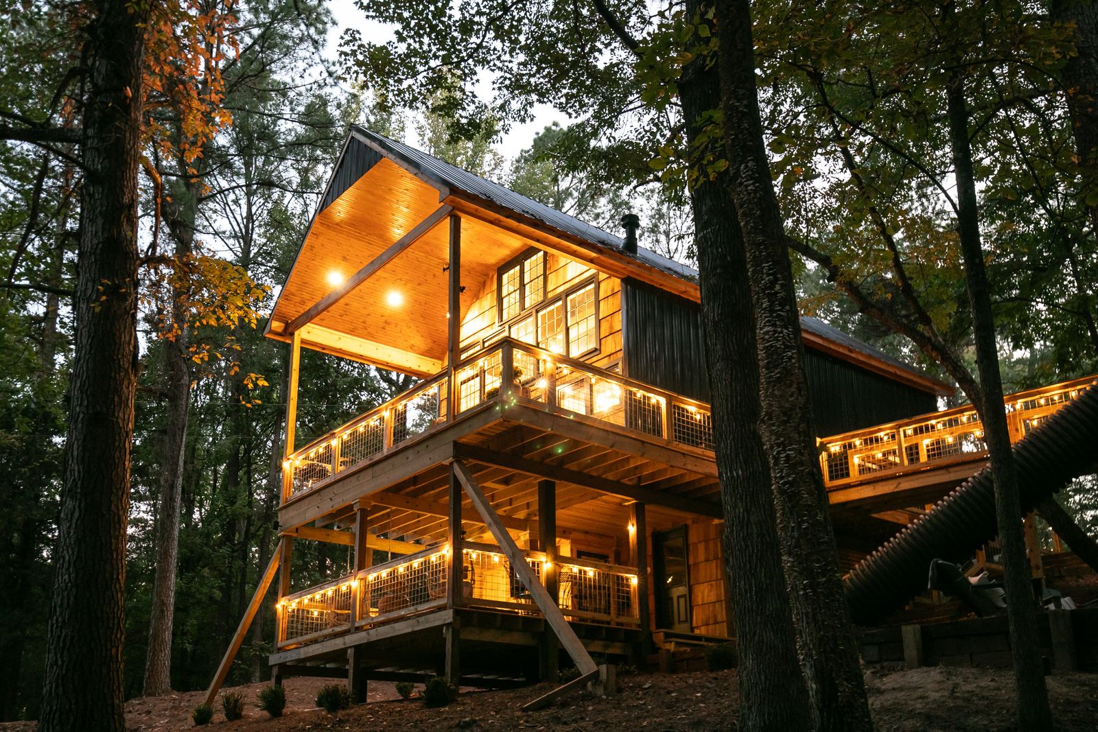 The Treehouse, 2BR Hideaway by Velvet Ditch Villas