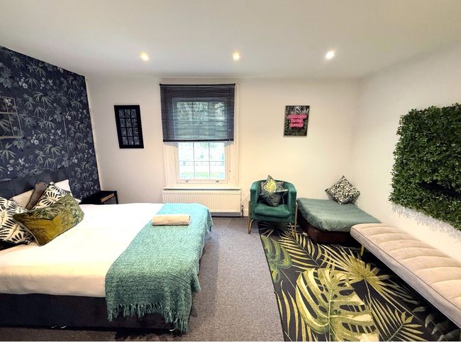 Canterbury City Centre 5 Bed | Parking | Dining