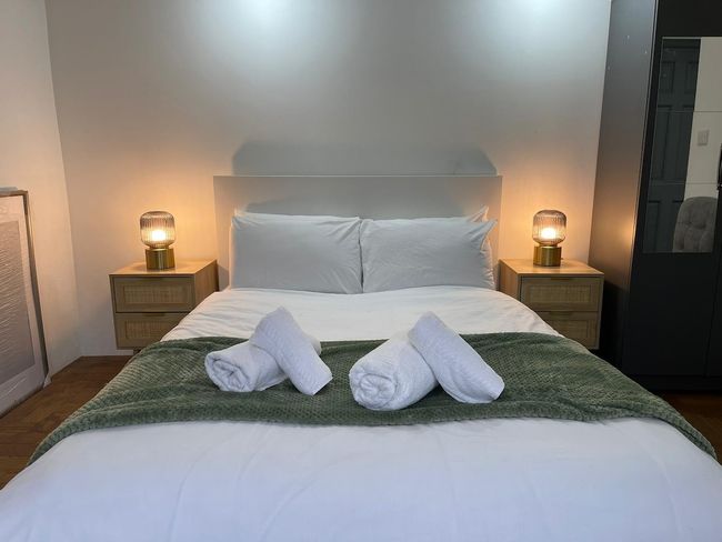 Stylish Modern Flat With Garden in Maida Vale