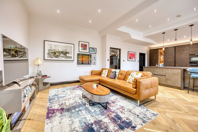 Luxe Home • Signature 4 Bed • Ultra Modern