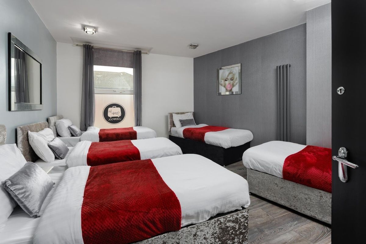City Centre Large Flat * 16 Beds * Sleeps Up To 17