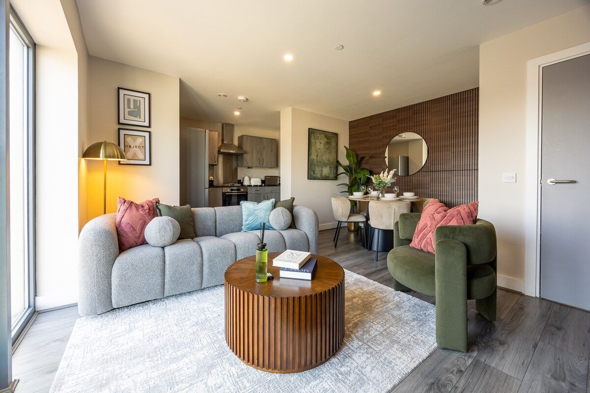 Luxury 2-Bed Apt by Albert Docks & M&S Arena